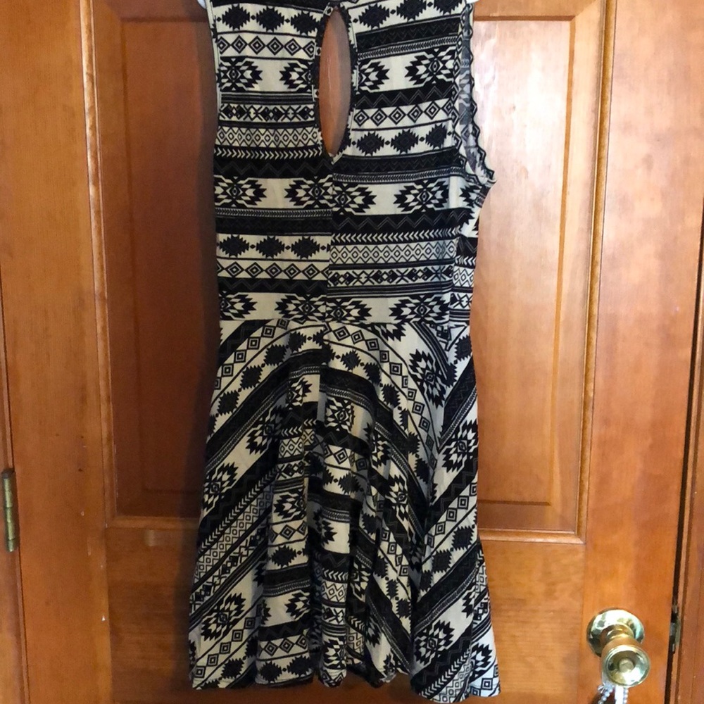 Dress - Picture 4 of 4